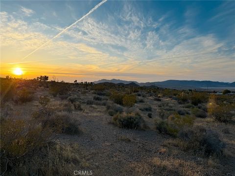Photo of 7980 Crystal Creek Rd, Lucerne Valley, CA 92356 (MLS # ND26035367)