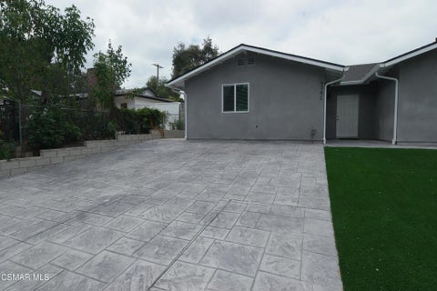 Photo of 936 Calle Pensamiento #C, Thousand Oaks, CA 91360 (MLS # 226003326)