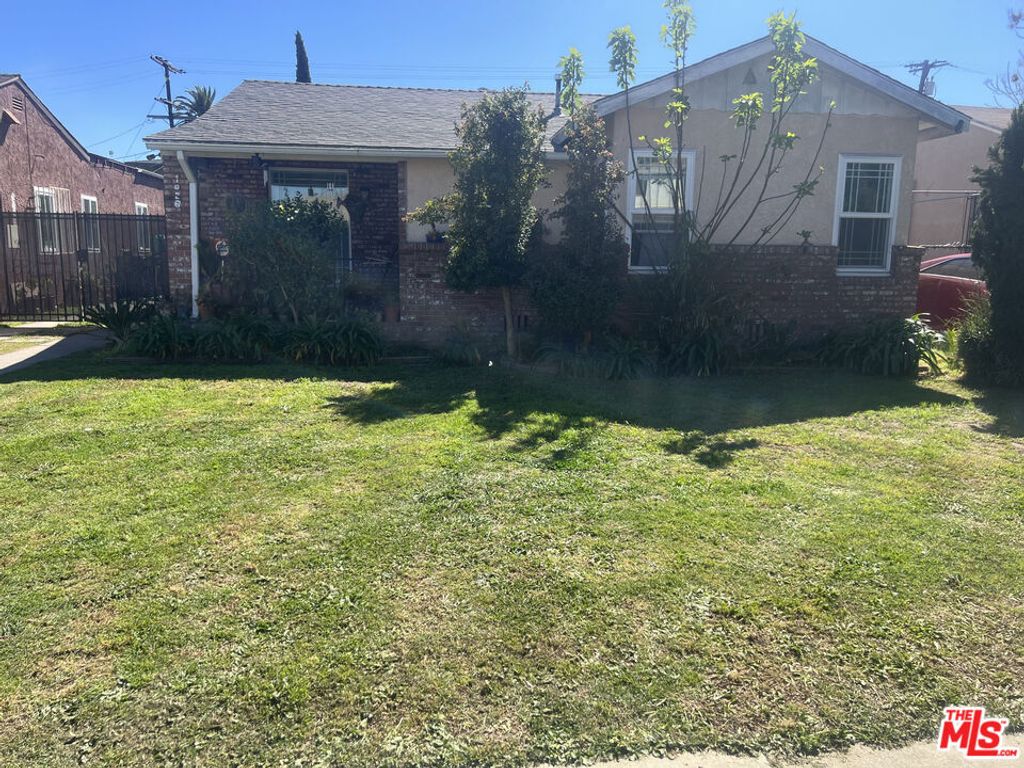 Photo of 1026 W 101st Street, Los Angeles, CA 90044 (MLS # 26663411)