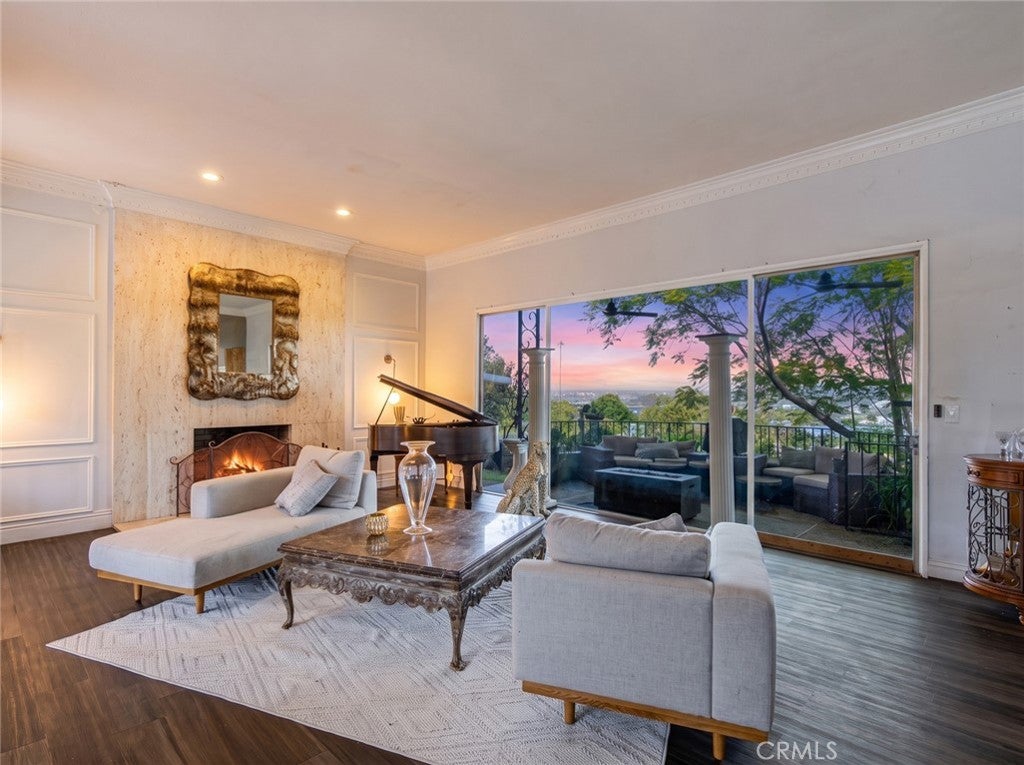 950 Hillcrest