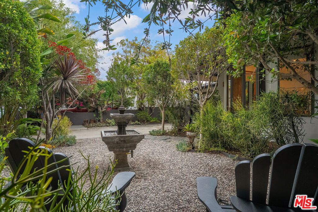 Photo of 3775 Maplewood Avenue, Los Angeles, CA 90066 (MLS # 26895645)