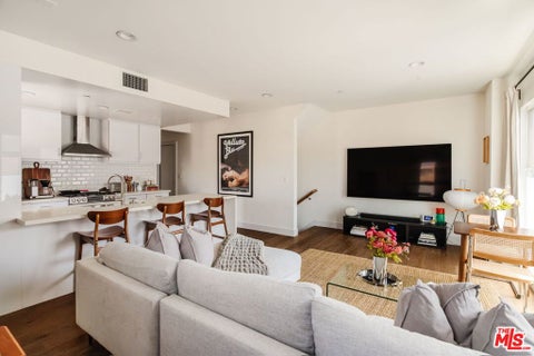 Photo of 1514 S Bedford Street, Los Angeles, CA 90035 (MLS # 26845467)