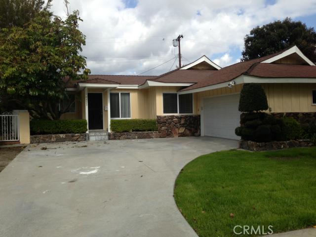 Beautiful tarzana neighborhood close to all,with remodeled kitchen granite counter tops and stainless steel appliances and breakfast area.Step down family room with romantic fireplace looks over nice yard with grassy play area.hardwood Flores all around.No other structures on the property.Close to shoping,market and park.
