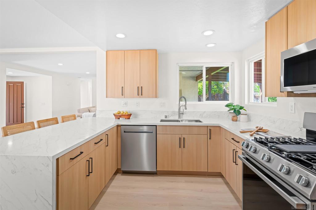 1414 Leslie Ct