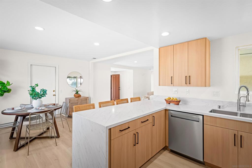 1414 Leslie Ct