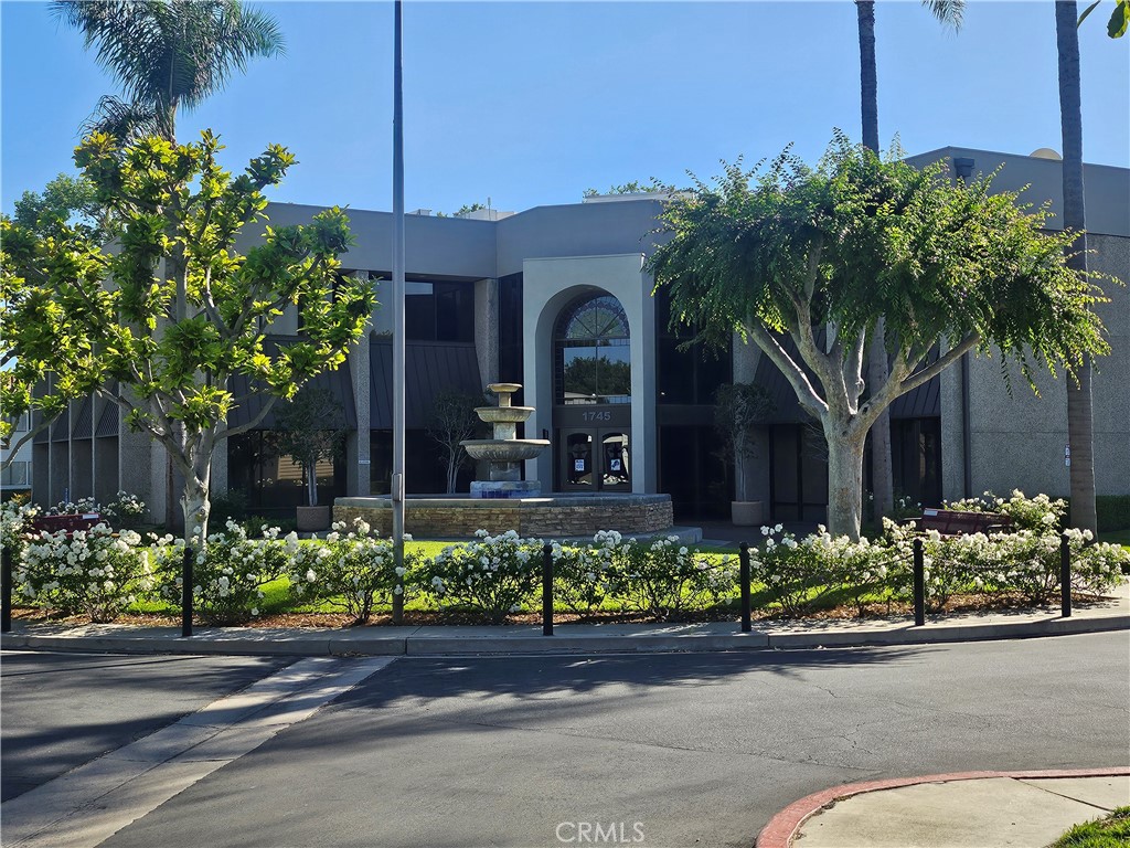 ORANGEWOOD BUSINESS PLAZA! Great exposure location at the corner of W. Orangewood Ave and Poplar St. It's an approximately 3,602 sf., in first floor and it's dividable from around 1,700 sf., and up. Anaheim Angels stadium and Honda Center area and excellent Freeway access with 57,5,22 & 91 and many amenities near by.