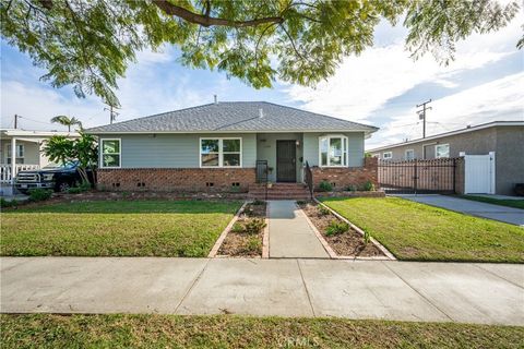 Photo of 3120 San Anseline Ave, Long Beach, CA 90808 (MLS # PW26028619)