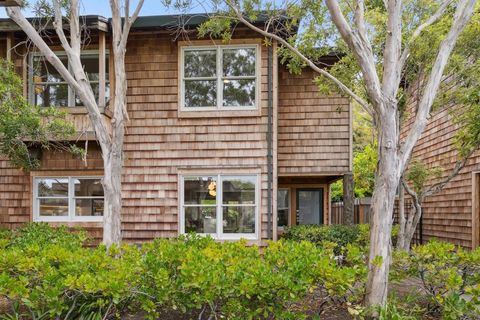 Photo of 641 Centre Ct Ct, Alameda, CA 94502 (MLS # 41122120)