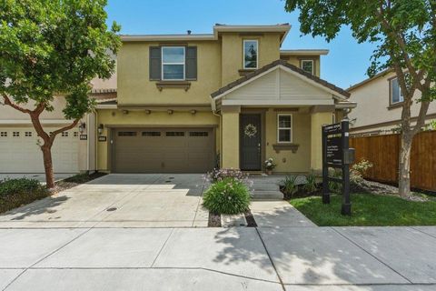 Photo of 48 Takko Machi Lane, Gilroy, CA 95020 (MLS # ML82049305)