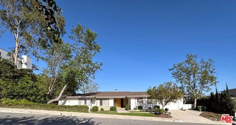 Photo of 1212 Roberto Lane, Los Angeles, CA 90077 (MLS # 26673645)