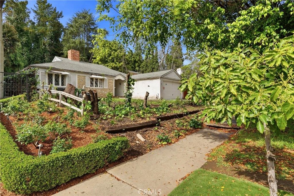 Photo of 507 Veteran Avenue, Los Angeles, CA 90024 (MLS # PW26036391)