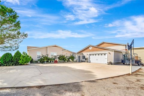 Photo of 7943 Cathy Ave, Rosamond, CA 93560 (MLS # SR25255069)