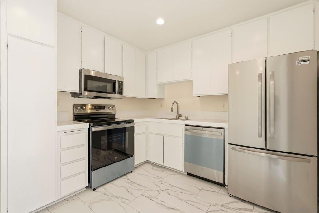 9289 Village Glen Dr 118