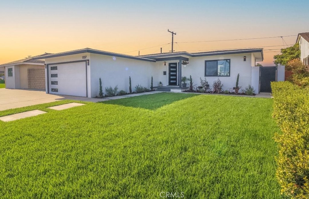 1537 W 180th
