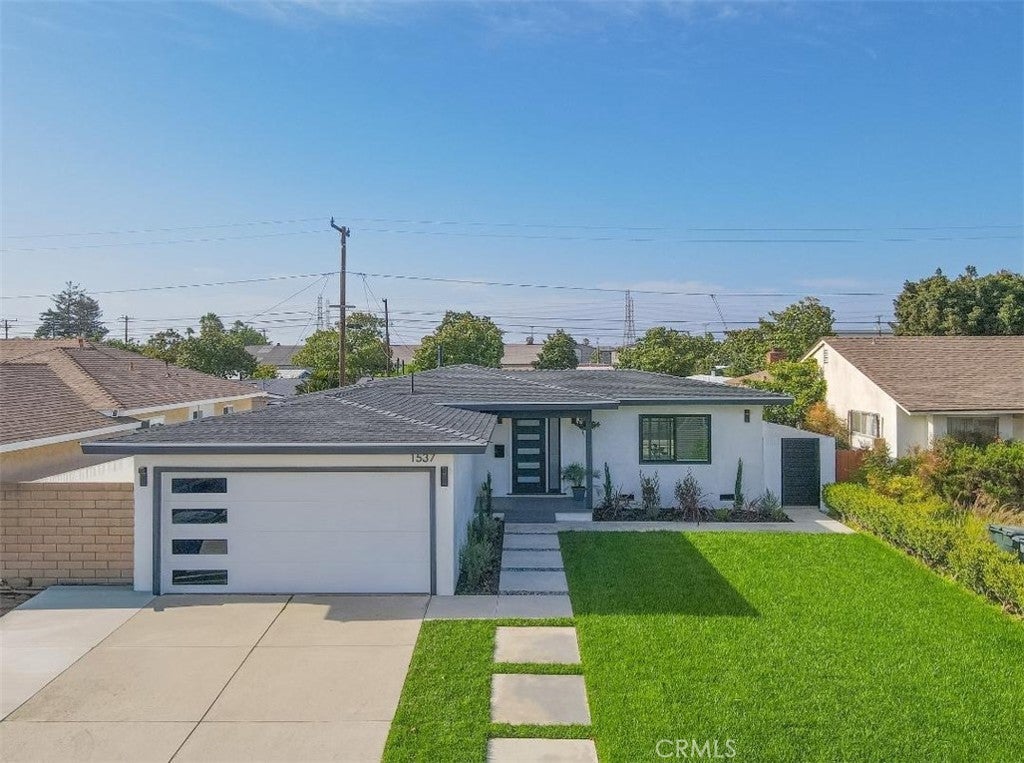 1537 W 180th