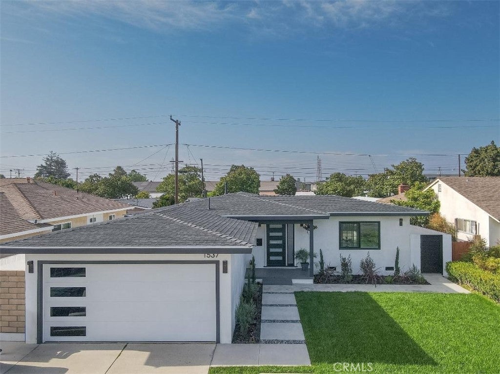 1537 W 180th