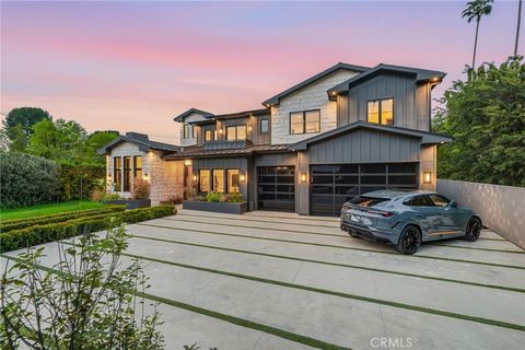 Photo of 16657 Oldham Street, Encino, CA 91436 (MLS # SR26062610)