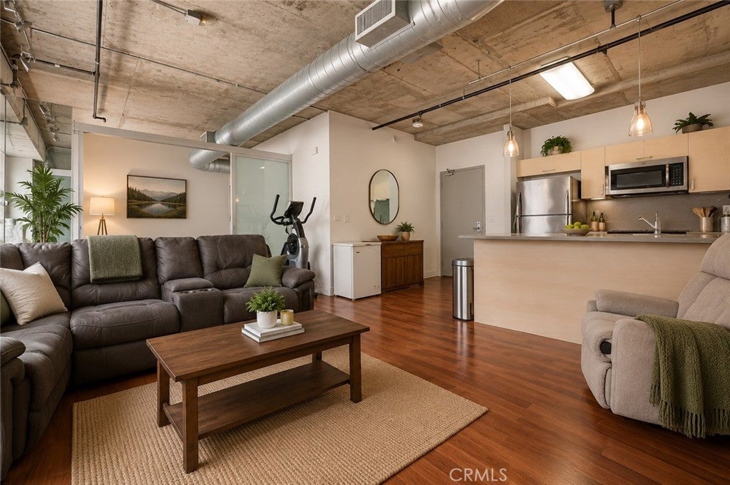 645 W 9th Street 314, Los Angeles CA 90015