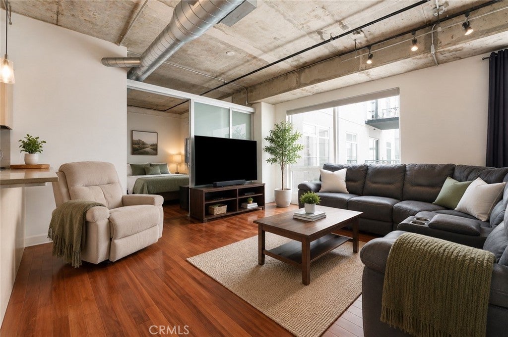 645 W 9th Street 314