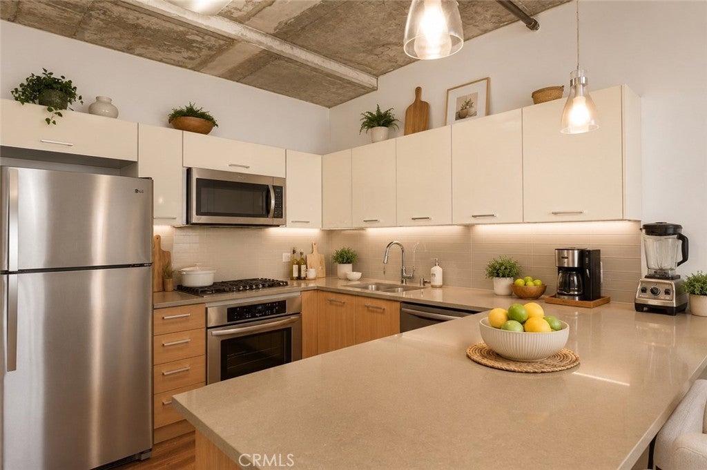 645 W 9th Street 314