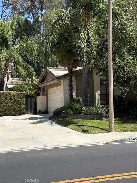 Photo of 25852 Estaban DR, Valencia, CA 91355 (MLS # SR26141952)