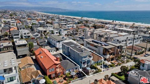 Photo of 328 9th Street, Manhattan Beach, CA 90266 (MLS # 26858643)