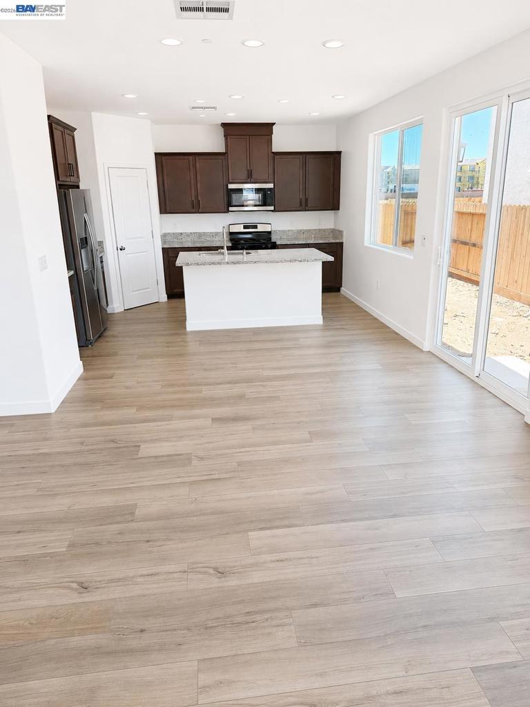 1392 Leonhardt Loop