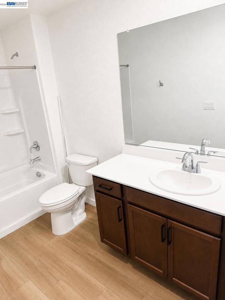 1392 Leonhardt Loop