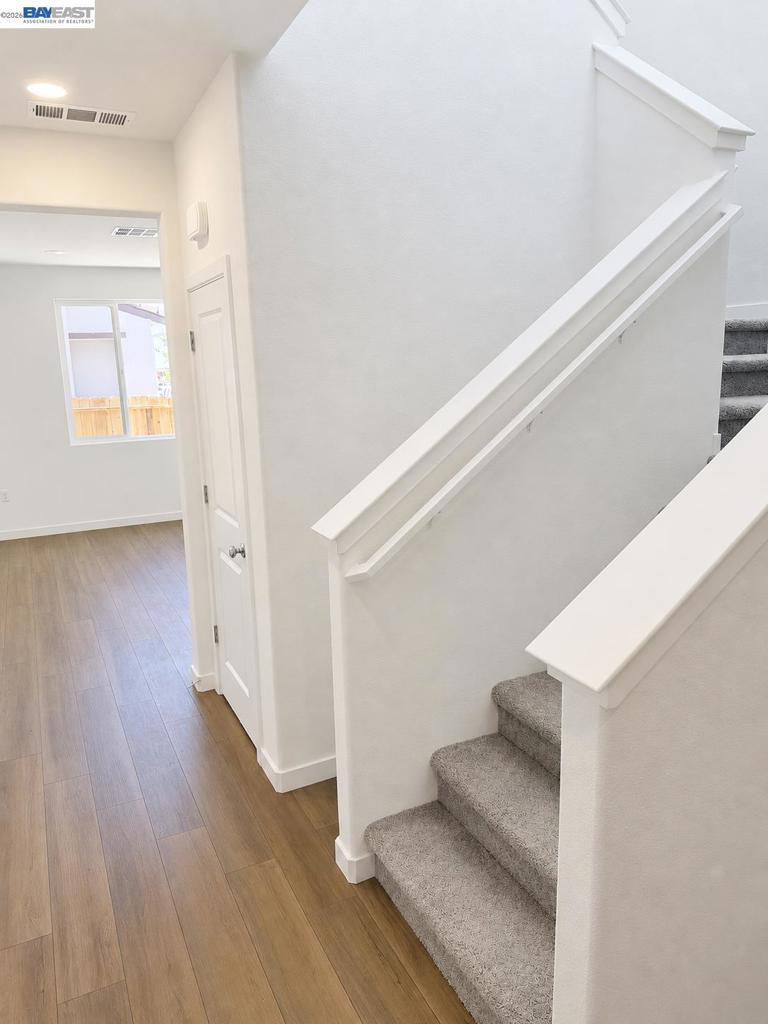 1392 Leonhardt Loop