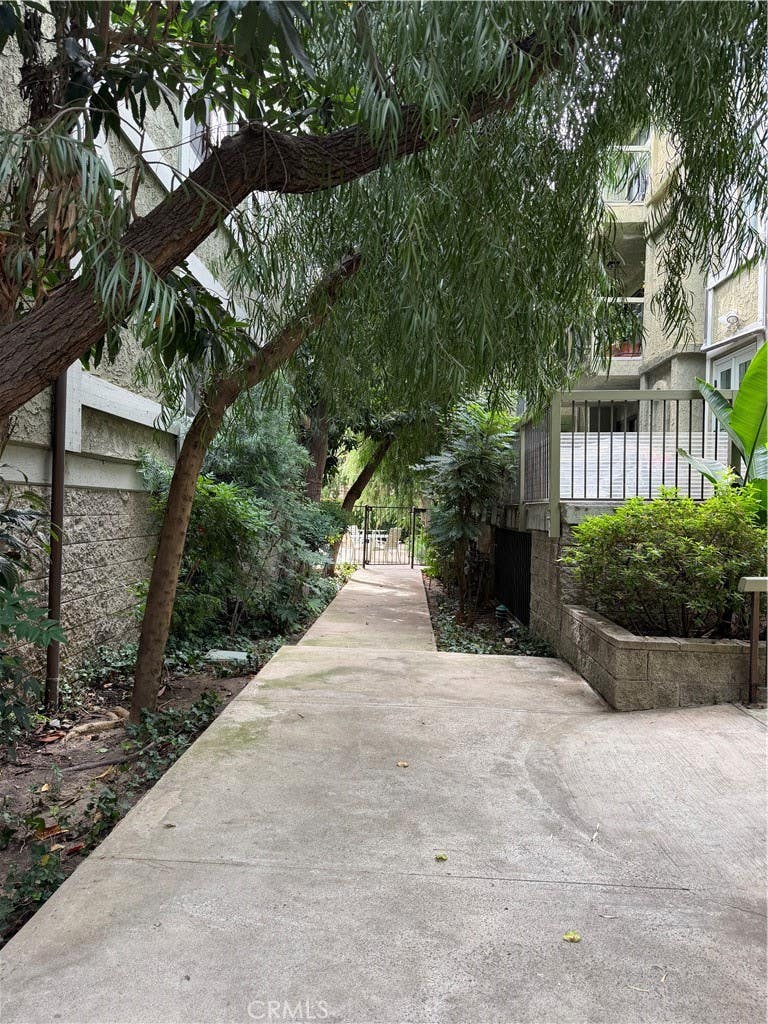 Photo of 18324 Clark Street #120, Tarzana, CA 91356 (MLS # SR26095715)
