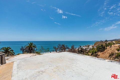 Photo of 21470 Rambla Vista, Malibu, CA 90265 (MLS # 26833065)