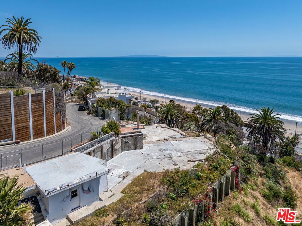 21470 Rambla Vista