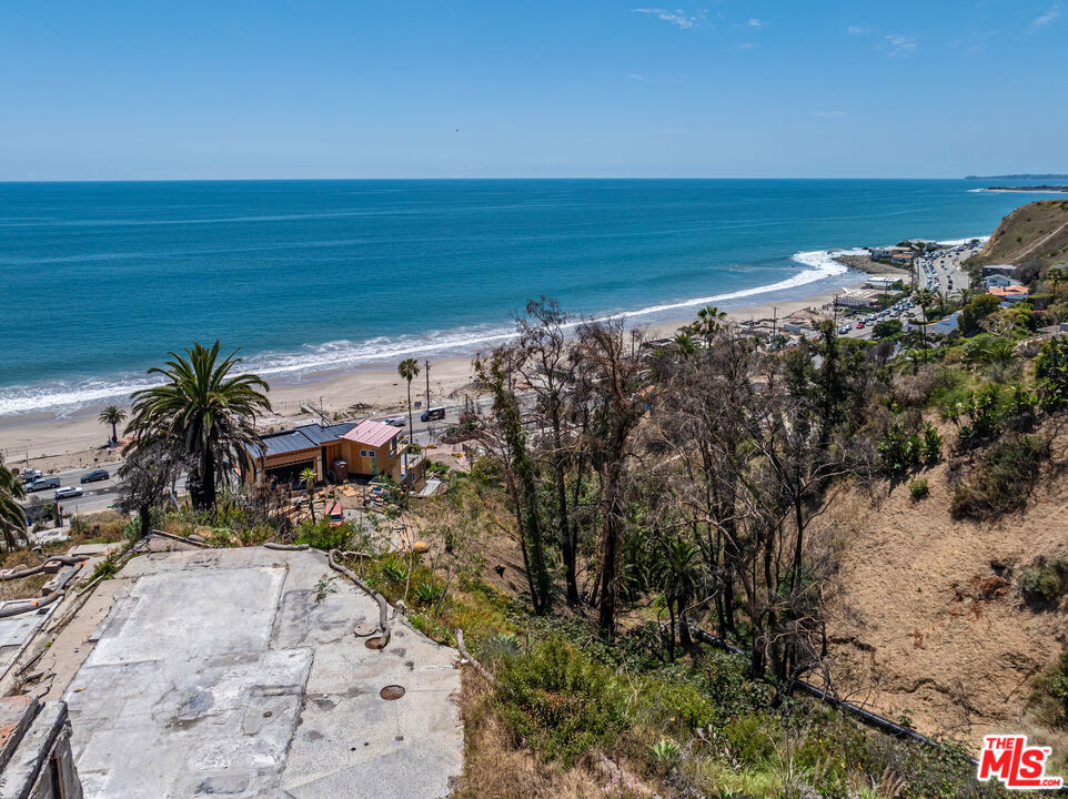 21470 Rambla Vista