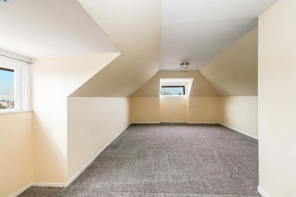 OAKLAND - Residential