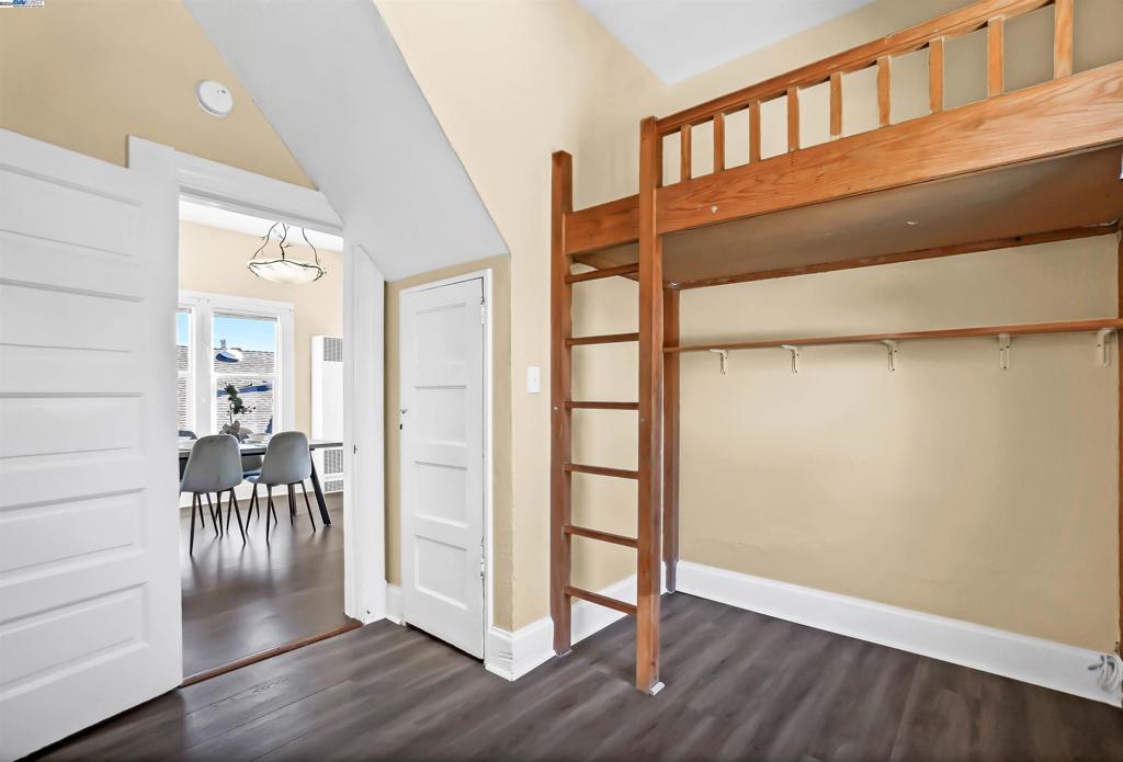 OAKLAND - Residential