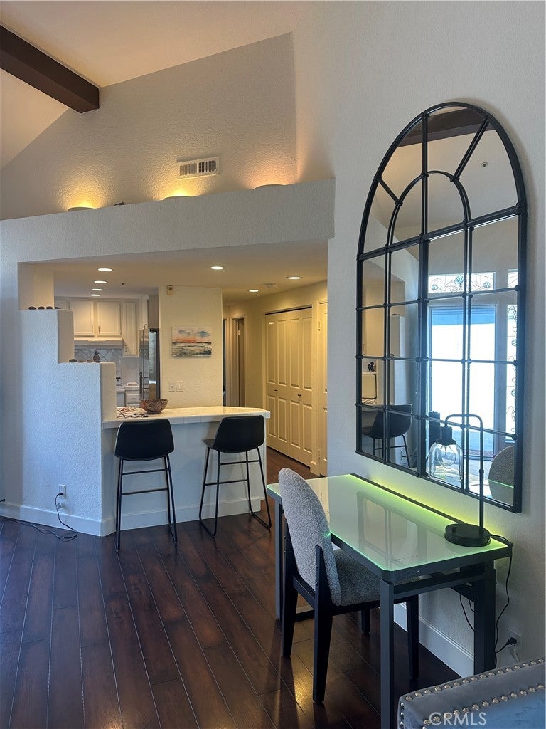 430 Lake Street 304