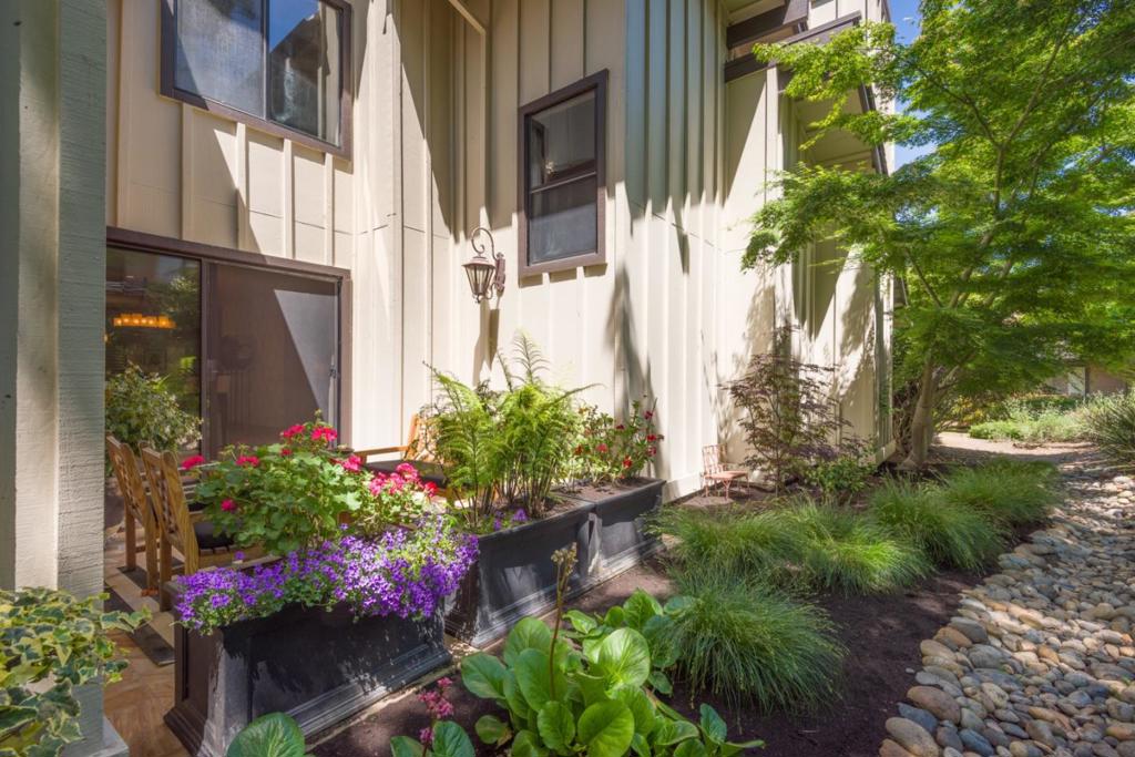 1265 Trinity Drive