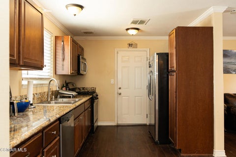 Photo of 1662 Ahart Street, Simi Valley, CA 93065 (MLS # 226002695)