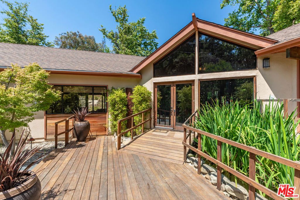 Photo of 1064 Meadows End Drive, Calabasas, CA 91302 (MLS # 26667893)