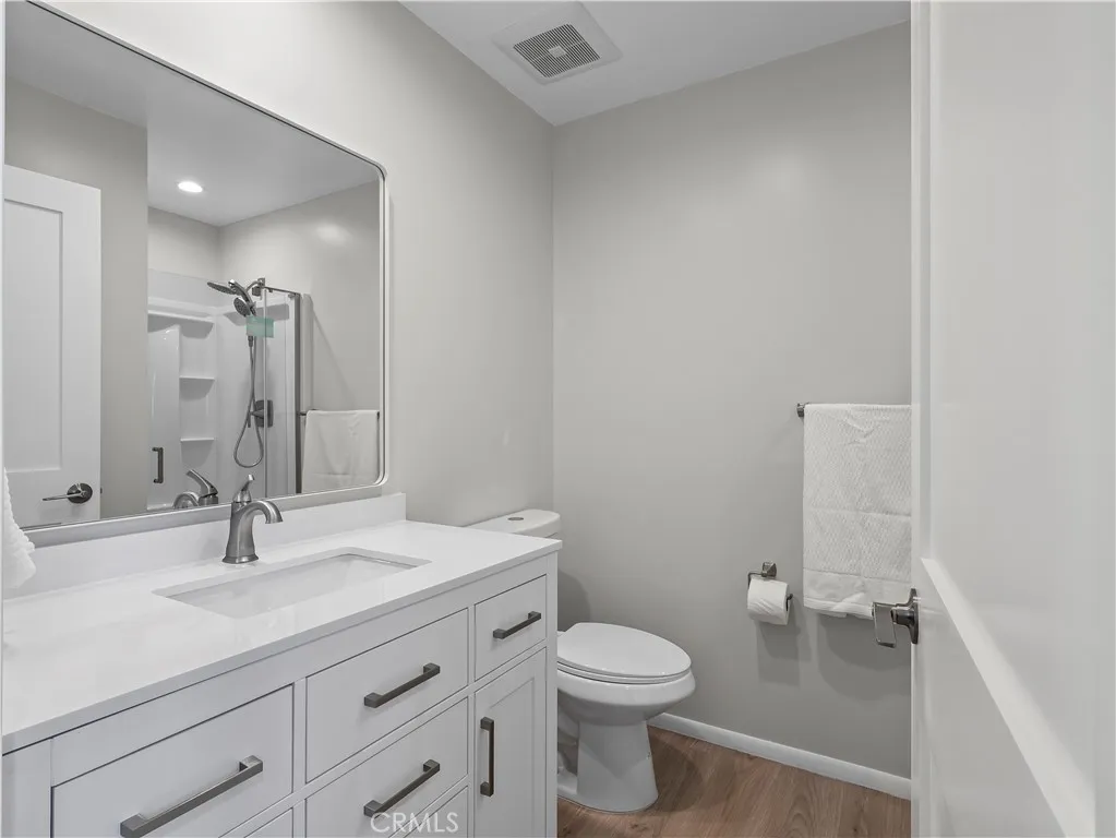 Lake Balboa, California 91406, United States, 2 Bedrooms Bedrooms, ,2 BathroomsBathrooms,Residential,Active,112626