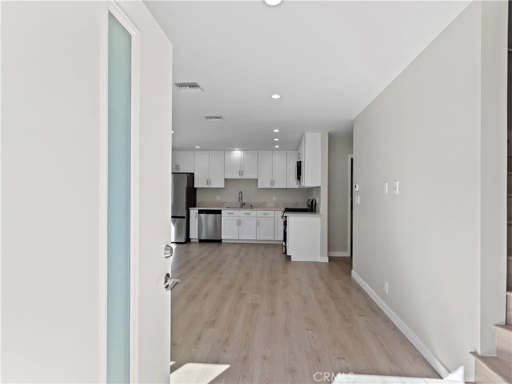 Lake Balboa, California 91406, United States, 2 Bedrooms Bedrooms, ,2 BathroomsBathrooms,Residential,Active,112626