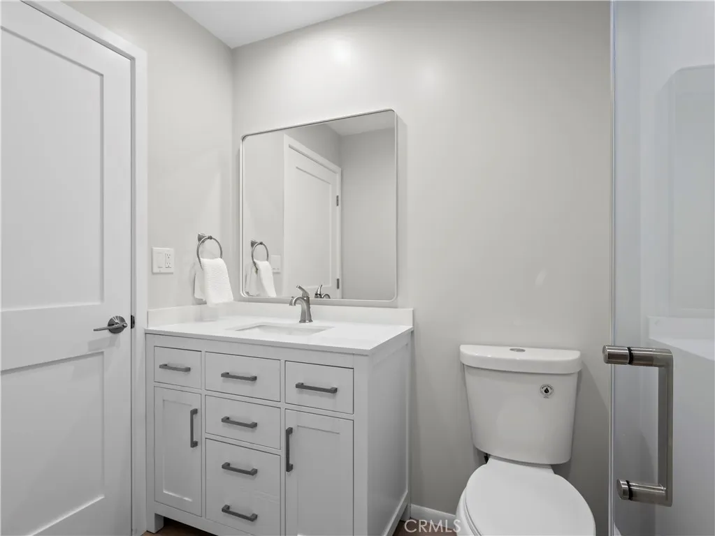 Lake Balboa, California 91406, United States, 2 Bedrooms Bedrooms, ,2 BathroomsBathrooms,Residential,Active,112626