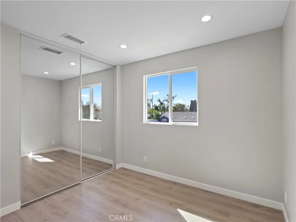 Lake Balboa, California 91406, United States, 2 Bedrooms Bedrooms, ,2 BathroomsBathrooms,Residential,Active,112626