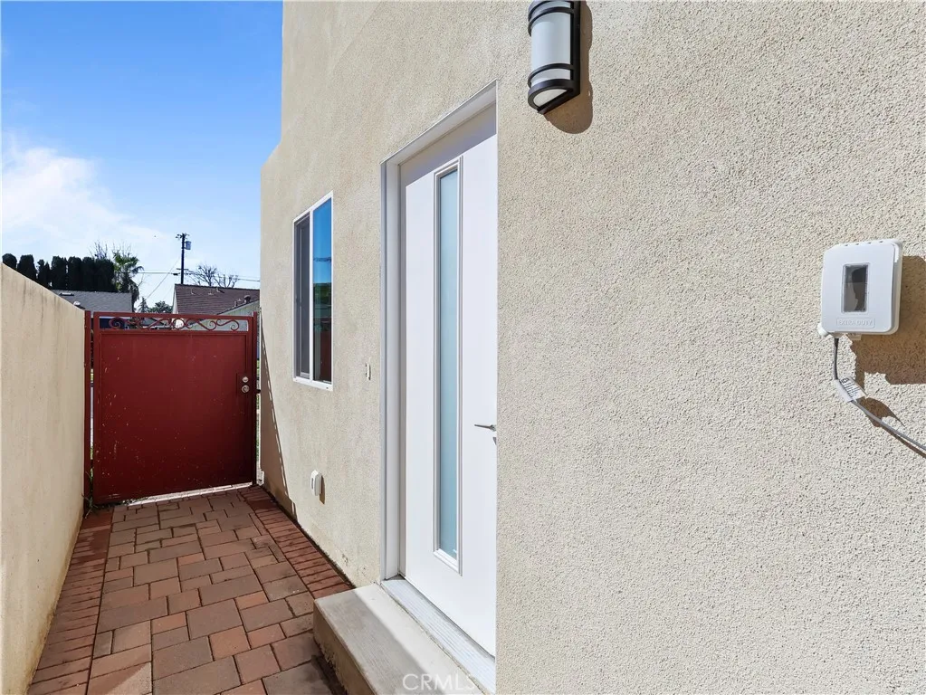 Lake Balboa, California 91406, United States, 2 Bedrooms Bedrooms, ,2 BathroomsBathrooms,Residential,Active,112626