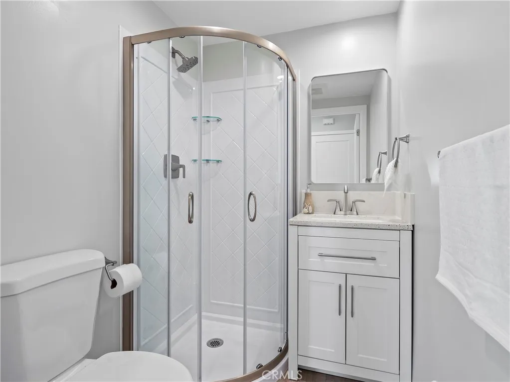 Lake Balboa, California 91406, United States, 2 Bedrooms Bedrooms, ,2 BathroomsBathrooms,Residential,Active,112626