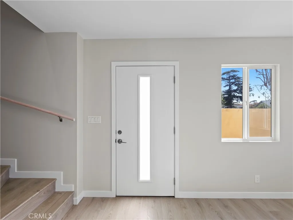 Lake Balboa, California 91406, United States, 2 Bedrooms Bedrooms, ,2 BathroomsBathrooms,Residential,Active,112626