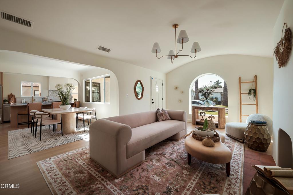 3044 Hillcrest Drive