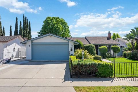 Photo of 582 Oldbrook Court, San Jose, CA 95111 (MLS # ML82037754)