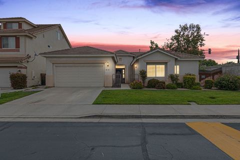 Photo of 26332 Alcott Union Drive, Murrieta, CA 92563 (MLS # SW26095523)