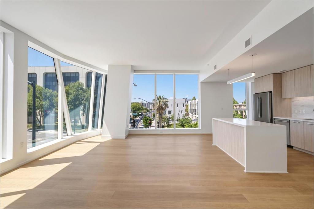 188 W Saint James Street 10302